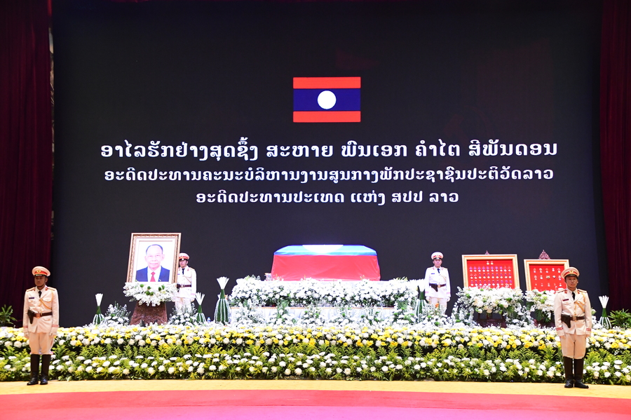 ຫສປທ ວາງພວງມາລາໄວ້ອາໄລເຖິງ ສະຫາຍ ພົນເອກ ຄຳໄຕ ສີພັນດອນ